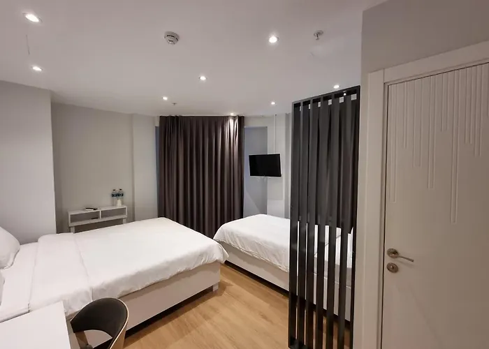 10M2 Hotel